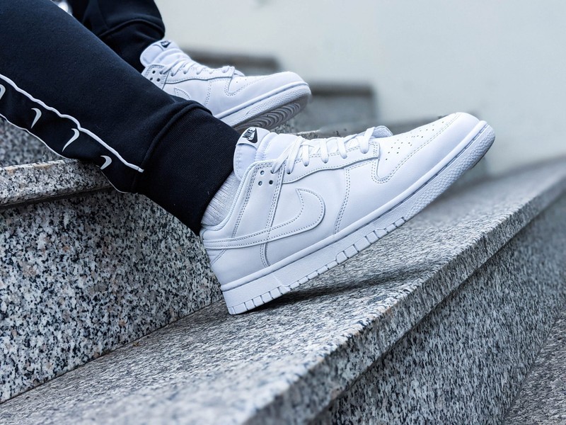 Nike dunk best sale triple white